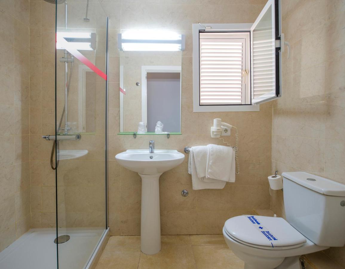Hostal Costa Blanca Ibiza Extérieur photo